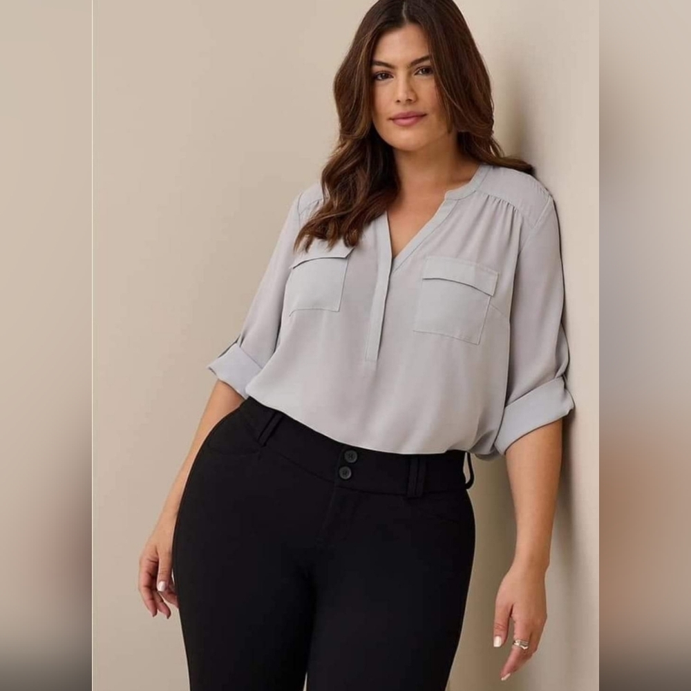 Torrid Harper Georgette Pullover 3/4 Sleeve Blouse Size 4 Harbor Mist Gray NWT